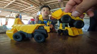 លេងកូនឡានតូចៗ Play small toy car 4K