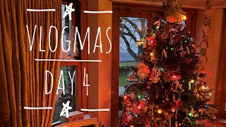 Vlogmas 2023 ~ Day 4 ~ Tree Lights and Vintage Paper Chains