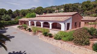 Rustic villa with sea views on a large plot in the Jávea port