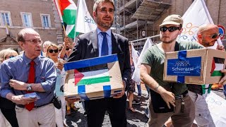 Di Battista consegna 80mila firme per il riconoscimento della Palestina e Attacca il GOVERNO MELONI